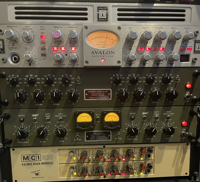 Avalon tube EQ, API JDK R24 EQ, API JDK R22 compressor and MCI 500 channel strips